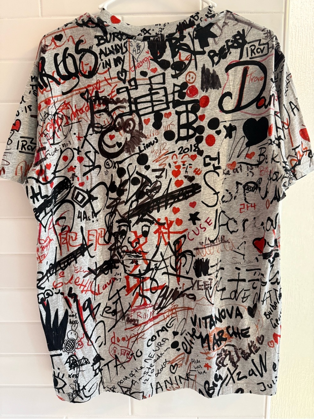 Burberry Men’s Grey Short-Sleeve Graffiti Heart Print Tee Size Small - Picture 6 of 10